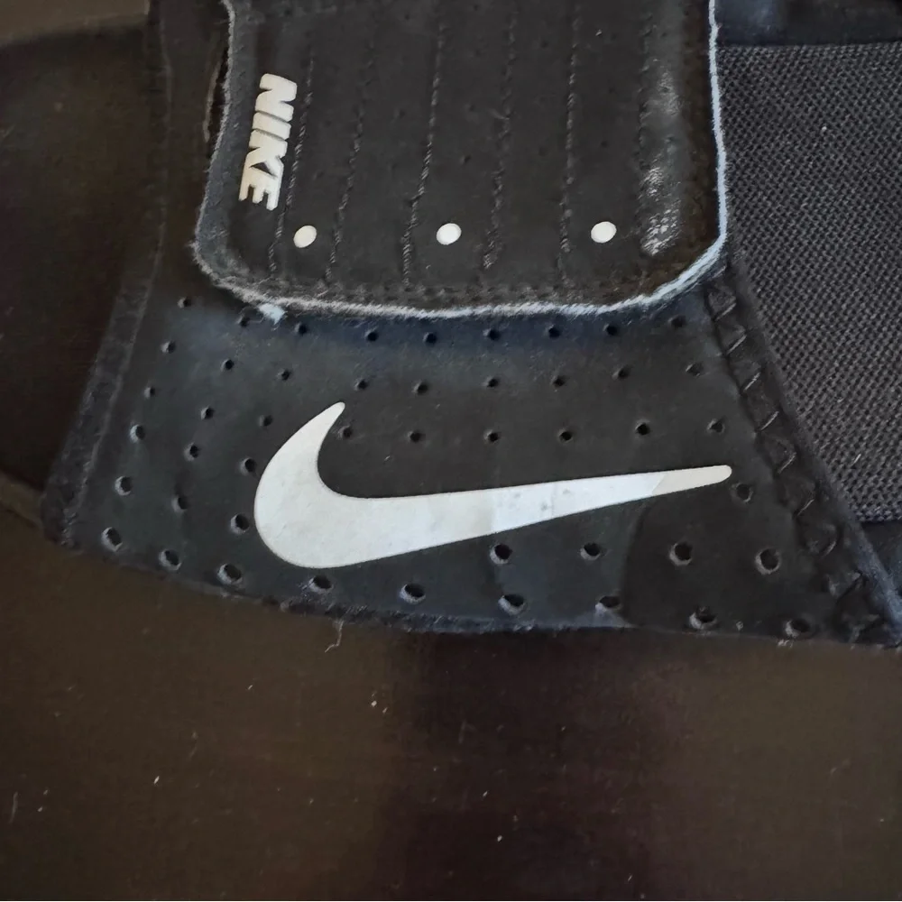 Nike Articute 7.0 Slide Sandals with White Swoosh